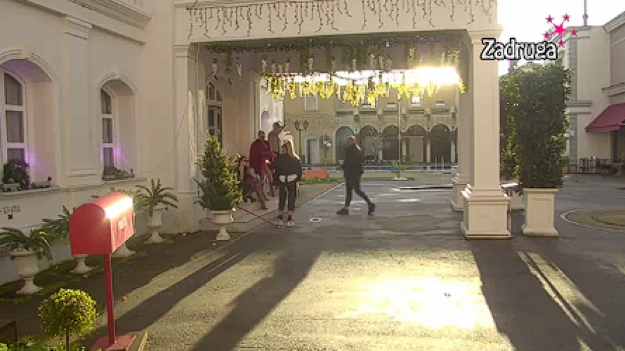 ON BI TE SAMO ISKORISTIO Ana skrenula Maji pažnju da je Zvezdan gleda kao potrošni materijal