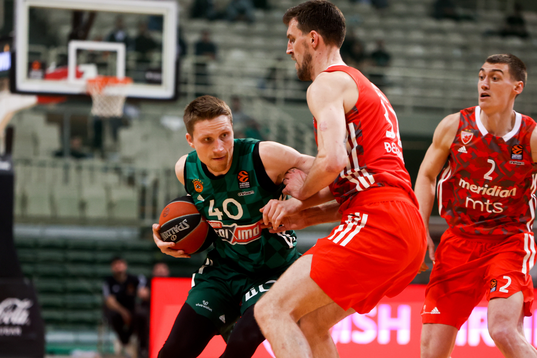 CRVENO-BELA KATASTROFA U ATINI Zvezda imala 16 poena prednosti, a onda se potpuno raspala i sama sebe izbacila iz borbe za TOP 8