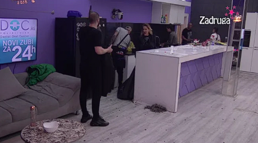 ZADRUGAR RASTAVIO ZVEZDANA NA KOMADE Sasuo mu celu istinu u lice i stavio na stub srama, Slavnić propao u zemlju!