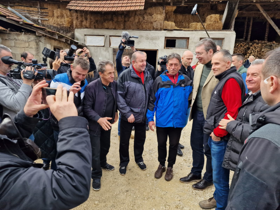 OVDE MORAMO DA ULOŽIMO OGROMAN NOVAC Vučić: U Srbiji je teško pronaći lepše mesto od Vlasine (FOTO/VIDEO)