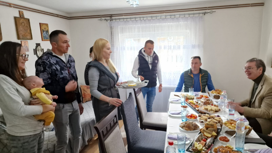 OVDE MORAMO DA ULOŽIMO OGROMAN NOVAC Vučić: U Srbiji je teško pronaći lepše mesto od Vlasine (FOTO/VIDEO)