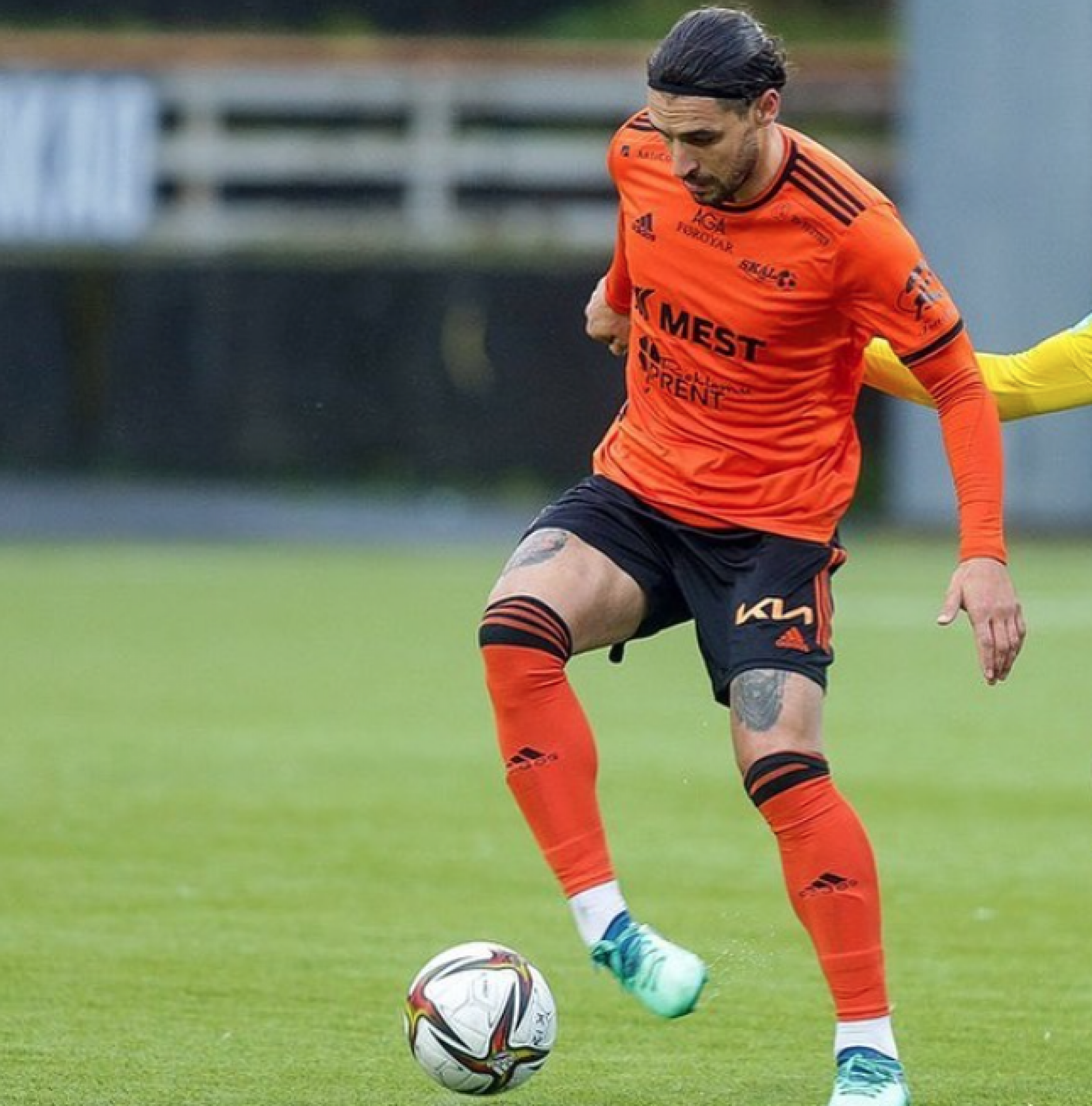 KAKO SU BANKARI I ELEKTRIČARI POSTALI EVROPSKA SENZACIJA? Uroš trese mreže na Farskim ostrvima, a nama je otkrio kako se čitava zemlja ujedinila zbog fudbalskog kluba