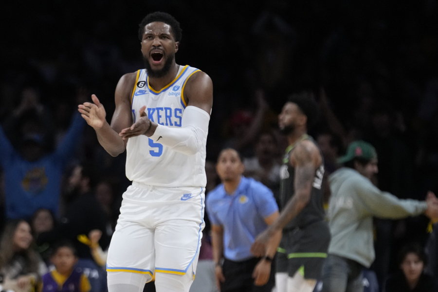 AMERIČKA ZADRUGA Rijaliti zvezda uživa sa sinom Letećeg Majkla: ZAKUCAVA ČETIRI PUTA NA DAN!