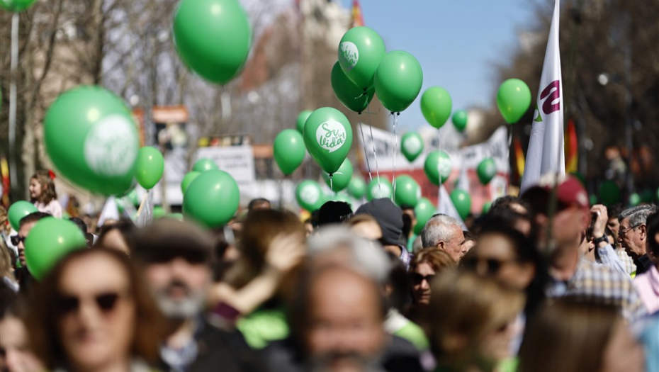 PREKO 20.000 LJUDI NA ULICAMA MADRIDA Novi zakon naišao na žestok otpor, prst u oku poslanika (FOTO)