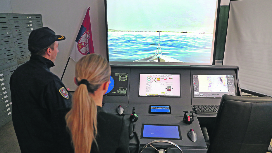 EKSKLUZIVNO: ALO! POSETIO VOJNU AKADEMIJU I PROVERIO KAKO SE OBUČAVAJU KADETI REČNE FLOTILE Pitomci uvežbavaju bezbednu plovidbu na modernom simulatoru!