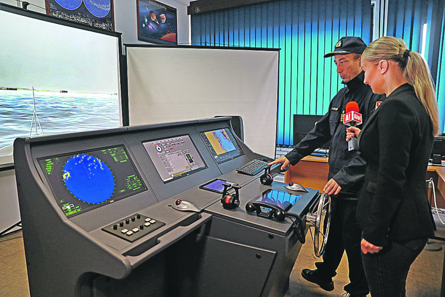 EKSKLUZIVNO: ALO! POSETIO VOJNU AKADEMIJU I PROVERIO KAKO SE OBUČAVAJU KADETI REČNE FLOTILE Pitomci uvežbavaju bezbednu plovidbu na modernom simulatoru!