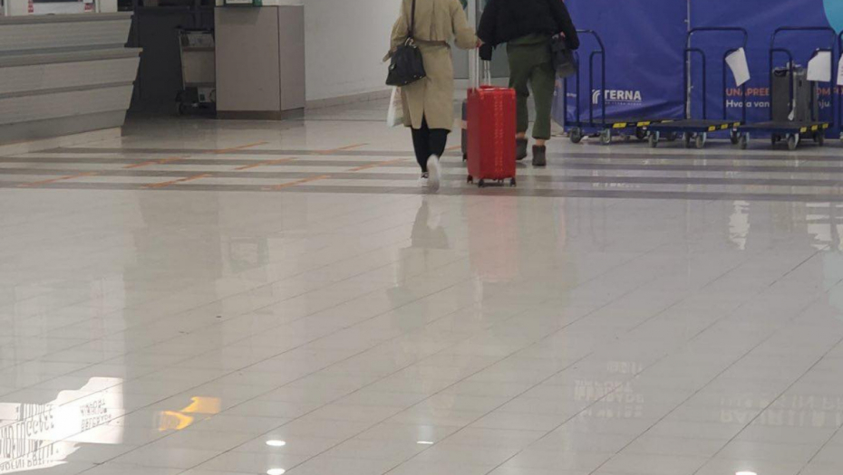 Alo!  paparaco uslikao Natašu Bekvalac na aerodromu