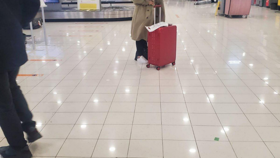 Alo!  paparaco uslikao Natašu Bekvalac na aerodromu