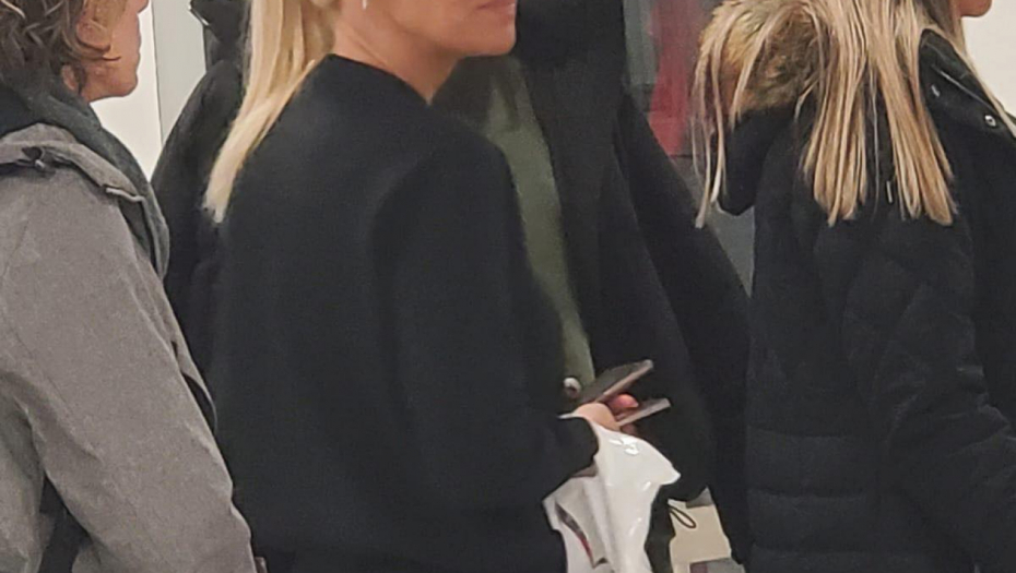 Alo!  paparaco uslikao Natašu Bekvalac na aerodromu