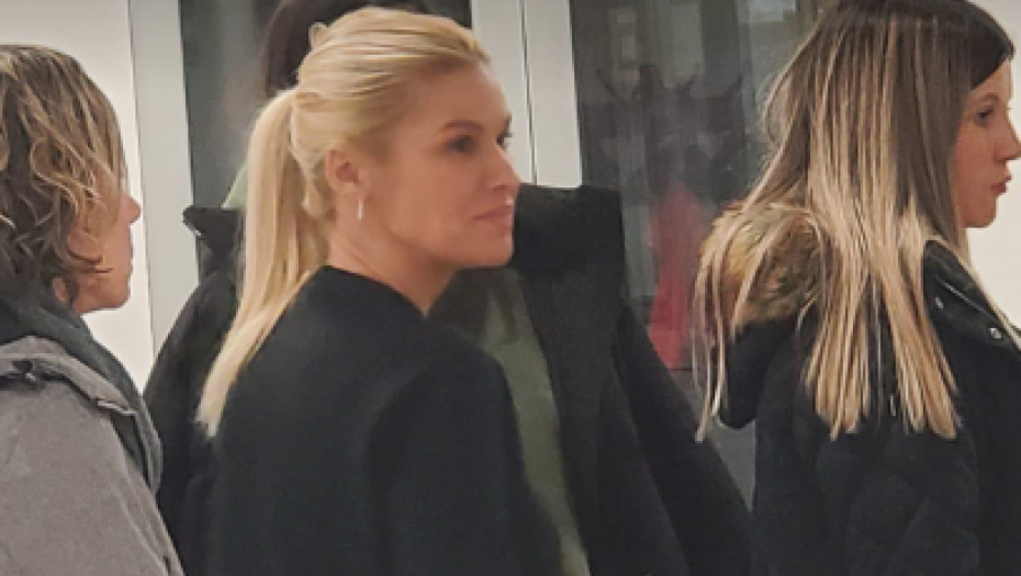 EKSKLUZIVNI PAPARACO Alo! uslikao Natašu Bekvalac na aerodromu, evo kako pevačica izgleda bez trunke šminke! (FOTO)