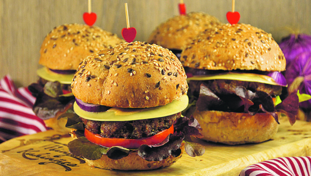 I NJEMU JE DOŠAO KRAJ  Propao popularni restoran brze hrane, vlasnici u nevolji