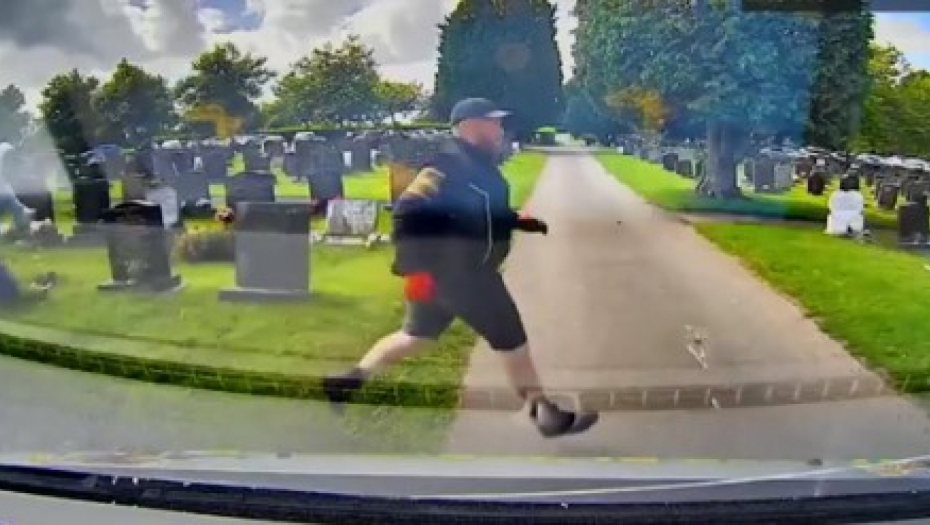 KAD NA SAHRANI KRENE PO ZLU Haos na groblju - Odjednom počele da lete mačete, sekire, bejzbol palice, makljaža kakva se ne pamti