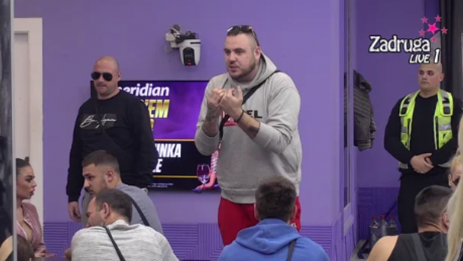 ORI SE BELA KUĆA Car nije birao reči kojima će  uvrediti svoju bivšu, dok se Aleksandra muški borila da mu uzvrati