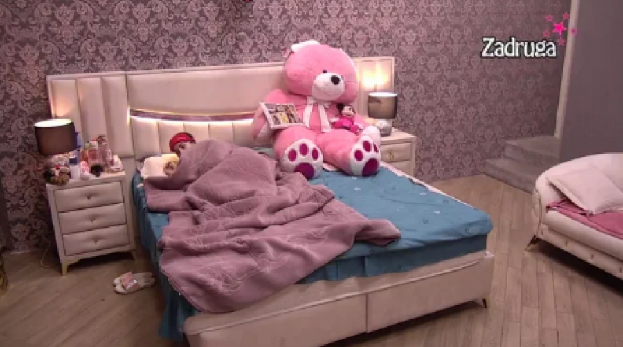 SKANDALOZNI DETALJ NAPRAVIO PRAVU POMETNJU! Ivan napao Anđelu jer hoće da sazna odakle joj korpa sa Mensurovim imenom