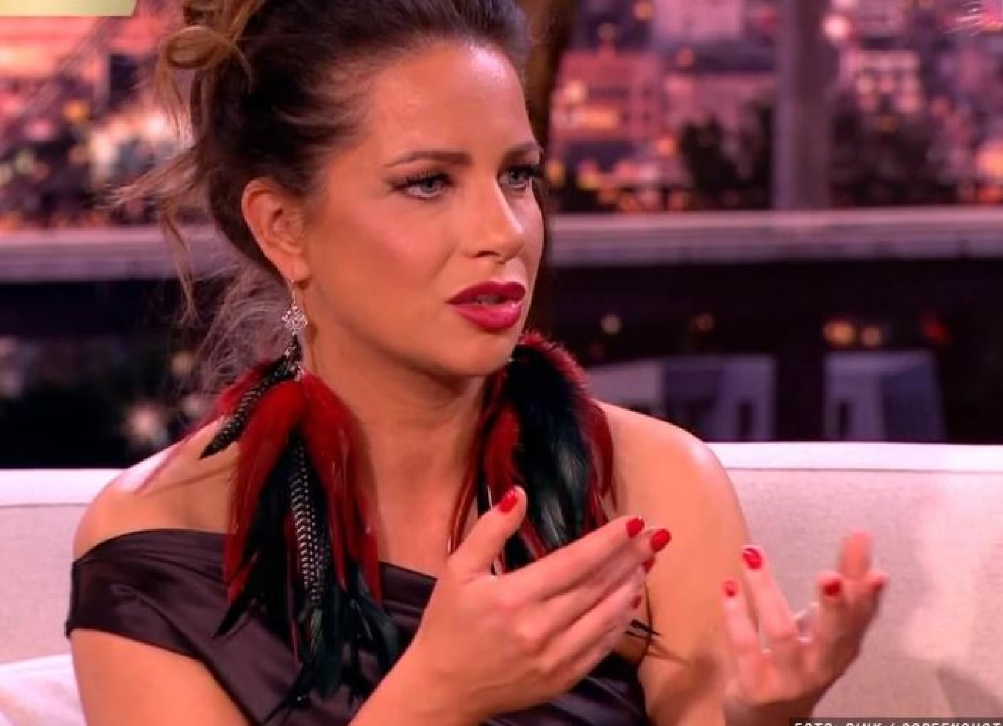 GDE JE I ŠTA RADI VODITELJKA EMISIJE DNK? Dobila je ponude sa drugih televizija, iako nije bila zvanično zaposlena na Pinku