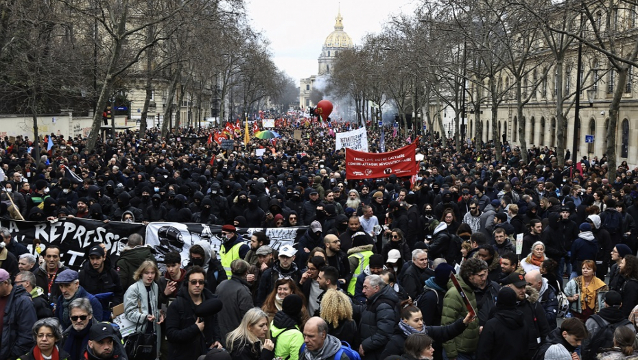 FRANCUZI OPET NA ULICAMA Još jedan pritisak na Makrona da popusti