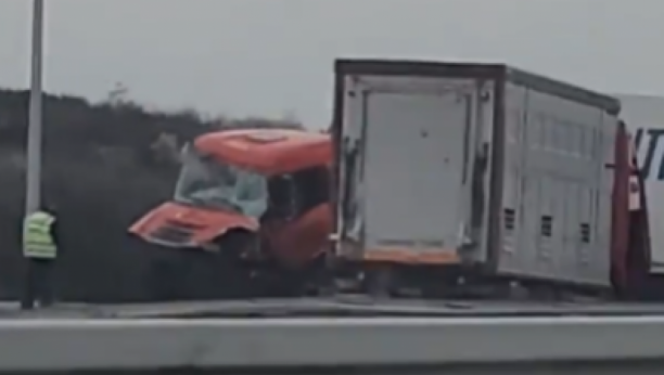 DETALJI JEZIVOG SUDARA KOD RESNIKA Jedan kamion ima pogon na metan, pripadnici Sektora za vanredne situacije na terenu (VIDEO)