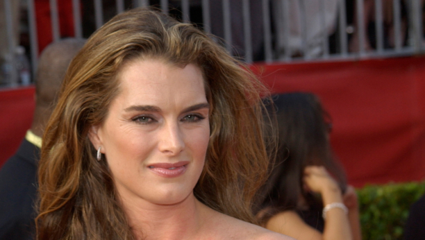 "MAMA MI JE IZLAZILA SA MOMCIMA" Sa samo deset godina je glumila dečiju prostitutku, a sada poznata glumica otkriva grozne detalje iz porodice!