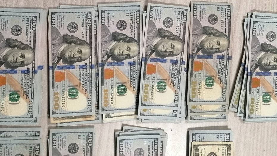 AKCIJA CARINIKA: Devize krili u ličnom prtljagu!