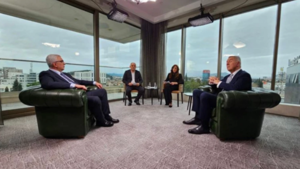 PROCURELI DELOVI DUELA Mandić: Vi i vaša porodica ste skloni korupciji; Đukanović: Ljudi iz moje porodice su uzorni ljudi