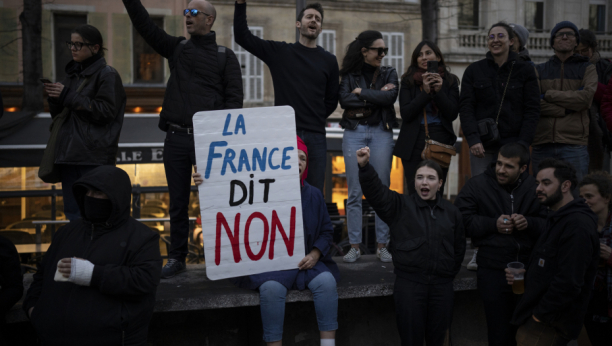 MASOVNI PROTESTI U PARIZU! Francuzi traže napuštanje NATO pakta!