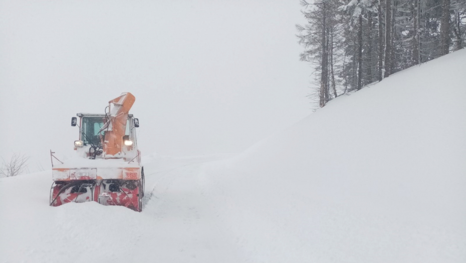 NE KREĆITE NA PUT BEZ ZIMSKE OPREME Snežni haos na Goliji