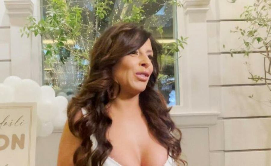 ANA SEVIĆ PRELOMILA I DONELA ODLUKU DA SVE OTKRIJE O MUŽU Pevačica slavi sinu prvi rođendan, a evo šta joj je doktor savetovao!