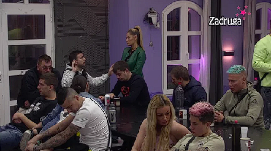 BORI SE SA VETRENJAČAMA Ana upotrebila svu silu protiv Marinkovića, uputila mu niz uvreda