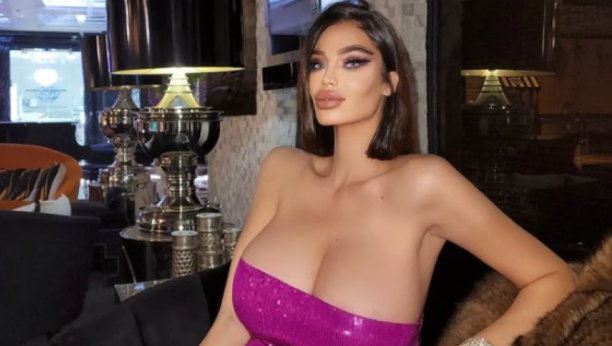 PROCURIO SKANDALOZNI SNIMAK SORAJE VUČELIĆ Snima se kamerom dok gigantski silikoni iskaču i njišu se, javnost u šoku bulji u njenu intimu! (VIDEO)