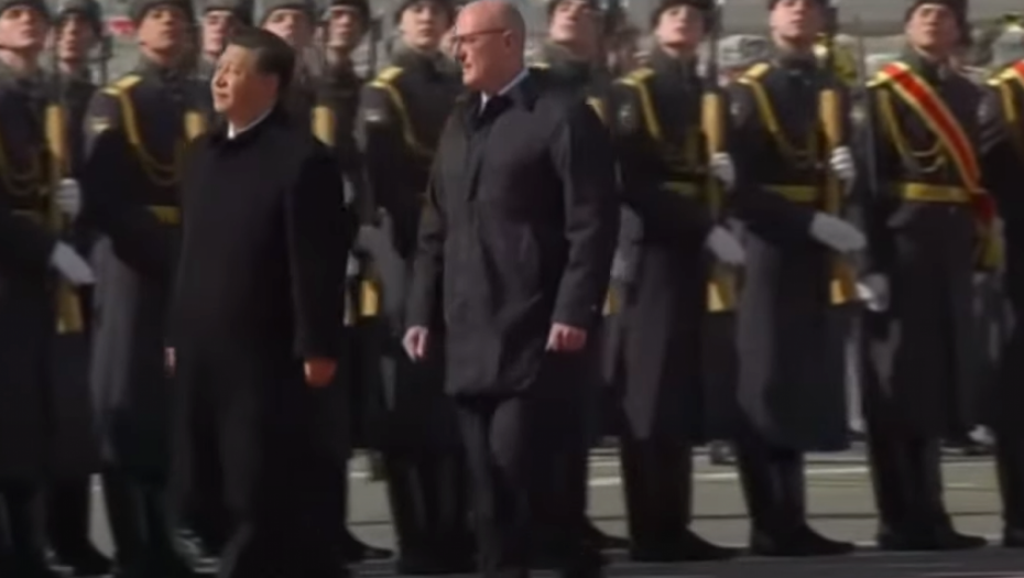 POČASNI STROJ I CRVENI TEPIH Fantastičan doček za Sija, Rusija na nogama (VIDEO)