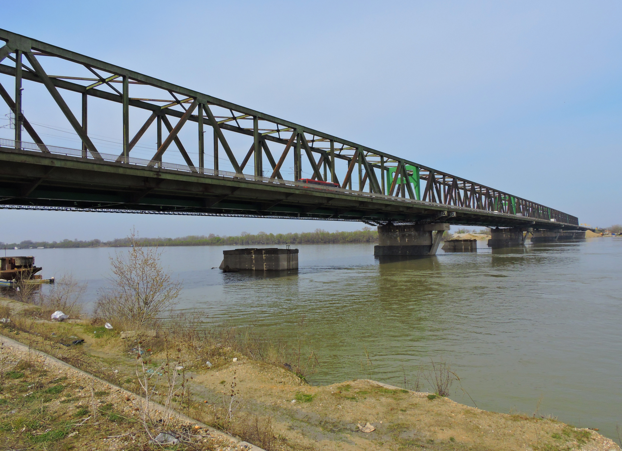 DALI ŽIVOTE DA BI SPASILI PRIJATELJA? Treći dan potrage za trojicom muškaraca na Dunavu kod Pančevačkog mosta