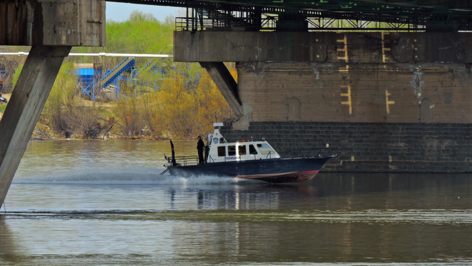 PRE 7 DANA SLAVIO ROĐENDAN Prijatelji mladića koji su upali u Dunav ne odustaju od potrage