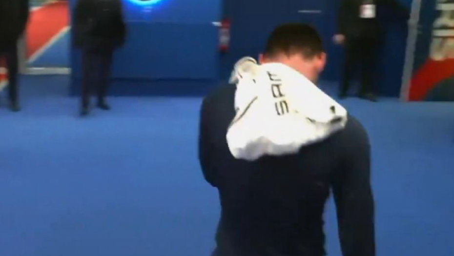 NAVIJAČI PSŽ-A ZVIŽDALI MESIJU Argentinac razočarano otišao u tunel, nije hteo da ih pozdravi (VIDEO)