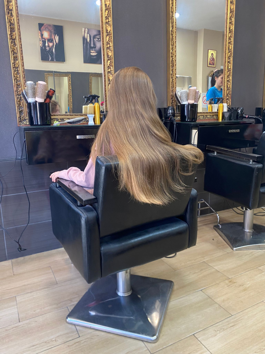 LEKCIJA IZ HUMANOSTI! Devetogodišnja Viktorija Tomić iz Užica odrekla se omiljene kike kako bi od nje napravili periku: Donirala kosu devojčici oboleloj od raka!