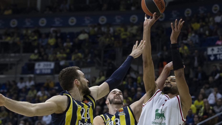 ARMANI POMOGAO PARTIZANU "Manekeni" u Istanbulu srušili Fenerbahče