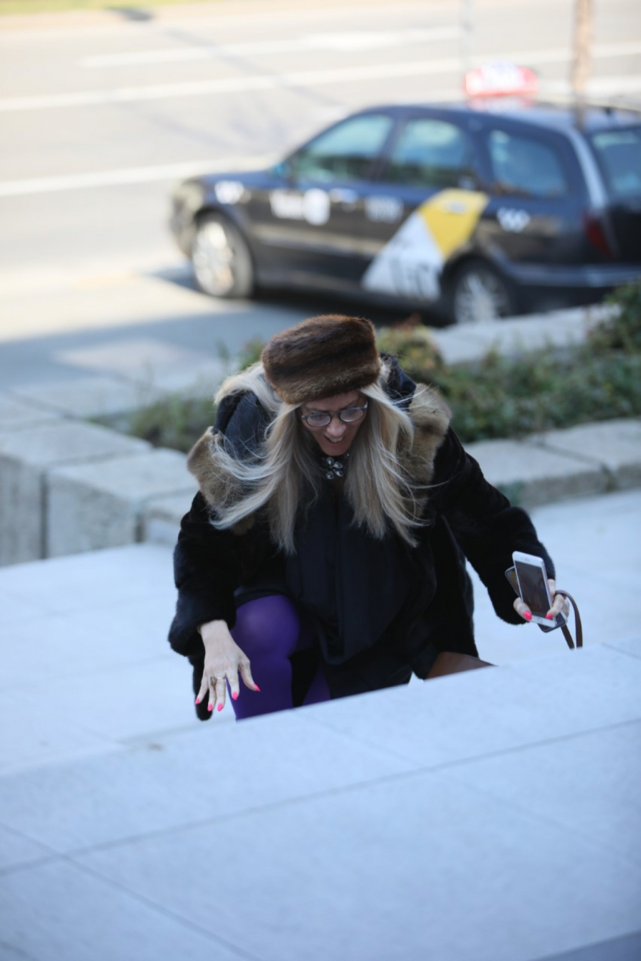 PORODIČNA DRAMA Jelena Golubović na sudu s rođenom sestrom svoje majke, neće verovati oko čega se sude