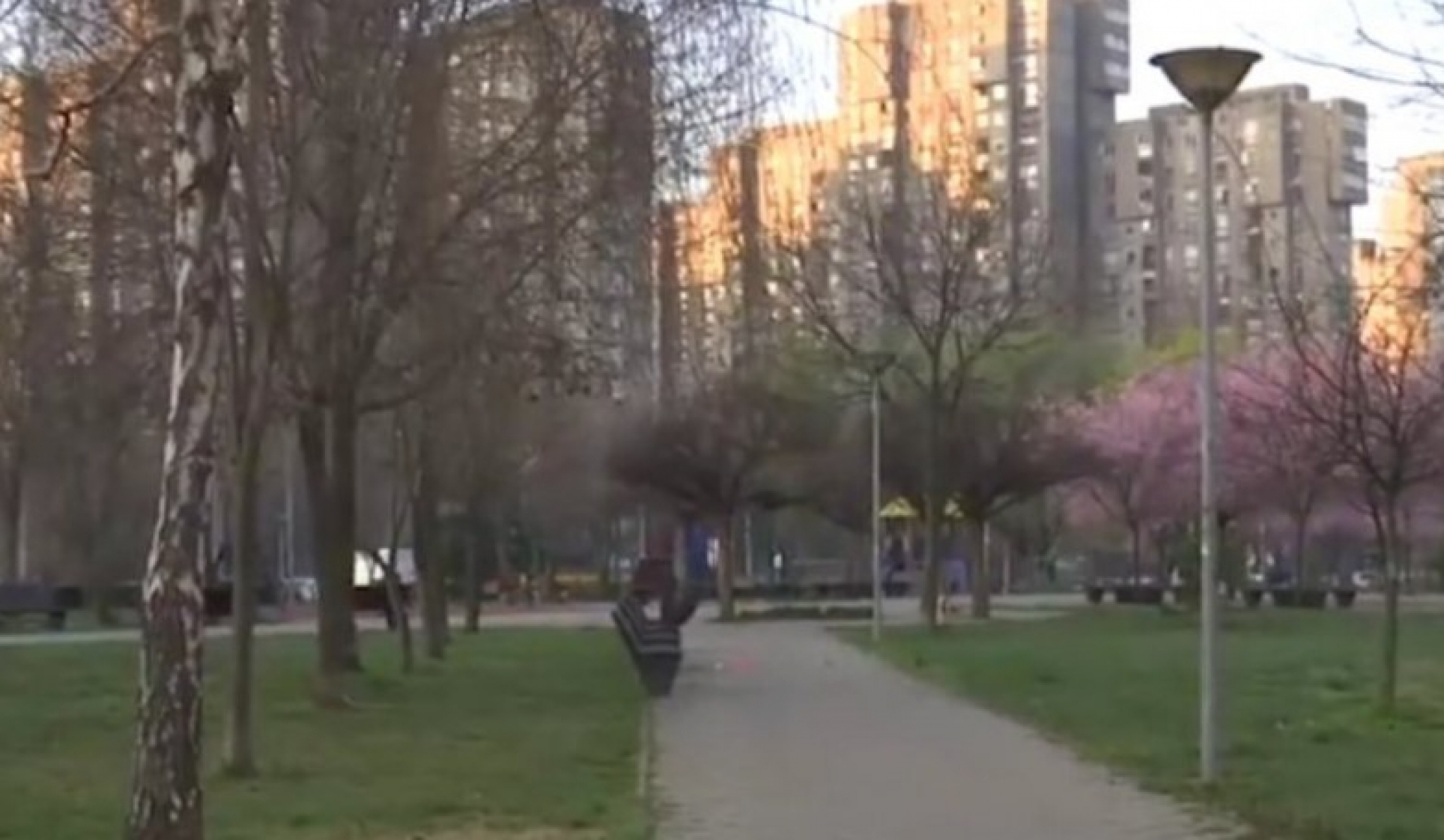 FANTOMKE, DRVENE PALICE I SPREJEVI ZA ISPISIVANJE GRAFITA Evo šta je motiv masovne tuče navijača na Novom Beogradu