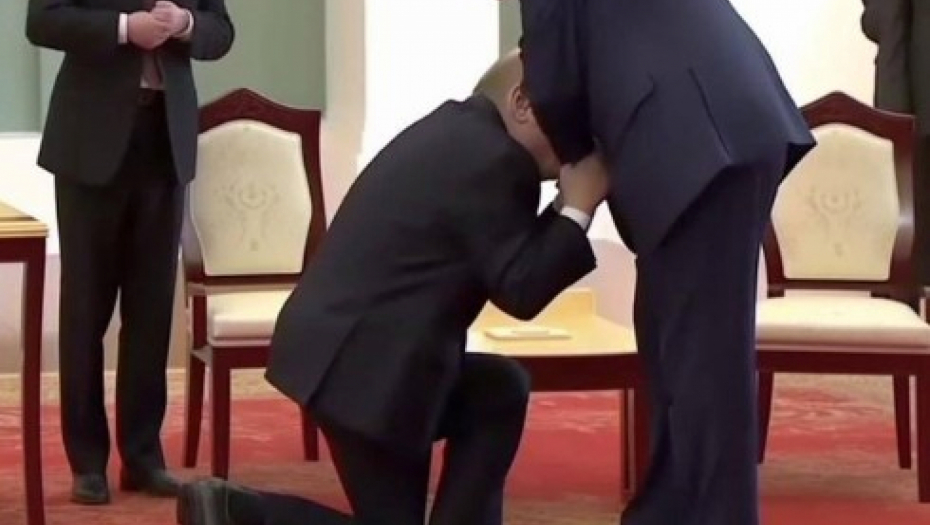 SLIKA PUTINA KOJI KLEČI PRED SIJEM ZAPALILA SVET Evo šta se u stvari krije iza kontroverzne fotografije ruskog i kineskog predsednika (FOTO)