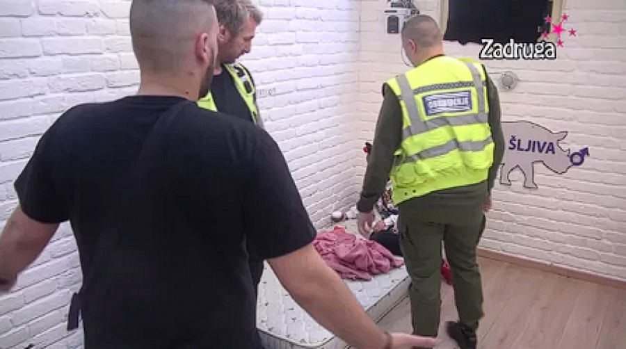 RAT MILJANE I ZOLA Čolić posle odnosa sa Anitom došao kod Kulićke da se pohvali, pa je zatekao u njegovom duksu, besan kao ris