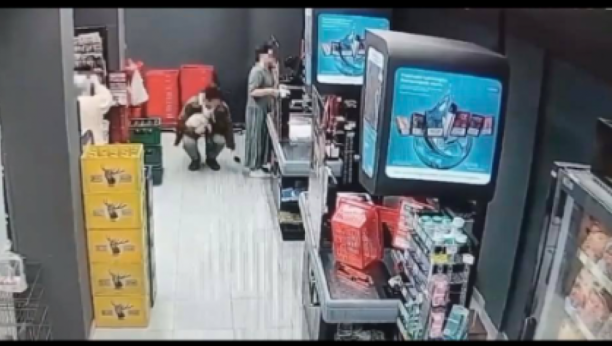 MANIJAK U BEOGRADSKOM MARKETU Snimao ženu telefonom ispod haljine dok je stajala kod kase (VIDEO)