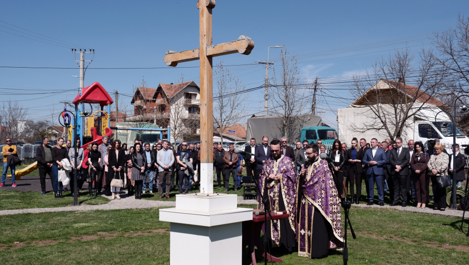 "DECU VAM NEĆEMO OROSTITI" U Gračanici služen pomen povodom godišnjice početka NATO bombardovanja (FOTO)