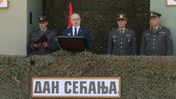 SEĆANJE NA JUNAČKU ODBRANU OTADŽBINE Ministar Vučević položio venac povodom Dana sećanja na žrtve NATO agresije (FOTO)
