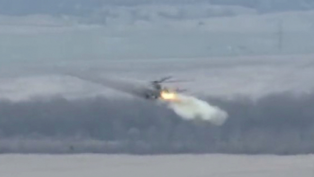 ŽESTOKI UDARI PO UKRAJINSKIM POLOŽAJIMA Snimljen napad ruskih aviona i helikoptera, podržavaju ofanzivu na Avdijevku (VIDEO)