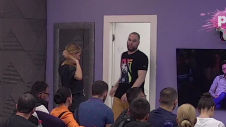 UTERIVANJE STRAHA TI JE NORMALNO Zvezdan počinje sa histerijom jer Ana neće da prizna da je kockala sama, po njegovim navodima