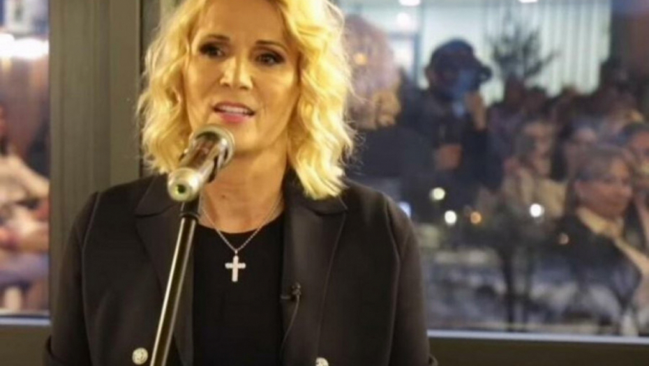 MILOVA SUPRUGA U NIKŠIĆU PROŠETALA PAPRENO SKUPU OGRLICU: Lidija Đukanović nosi nakit vredan 15.000 evra!