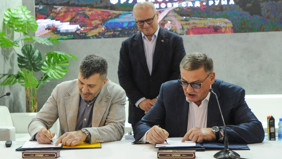 POTPISAN UGOVOR Vesić: Tagovi za naplatu putarine od sada i na šalterima Pošte (FOTO)