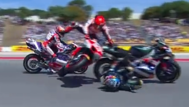 MARKEZ SE U PUNOJ BRZINI ZAKUCAO U RIVALA Jeziv sudar u prvoj trci Moto GP šampionata (VIDEO)