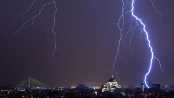 OBILNI PLJUSKOVI, GRAD I OLUJNI VETROVI Nevreme u Beogradu i ovim delovima Srbije, na snazi meteoalarm!