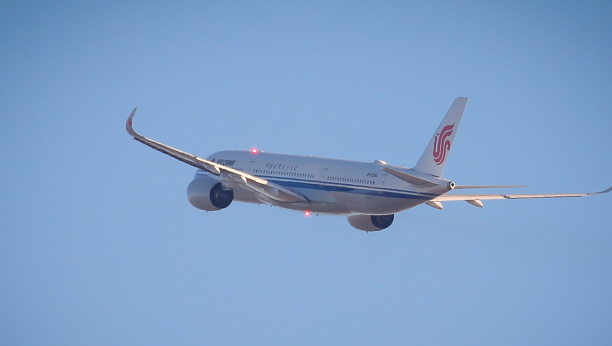 PUTNIK NAPAO POSADU Avion za London preusmeren u Beograd