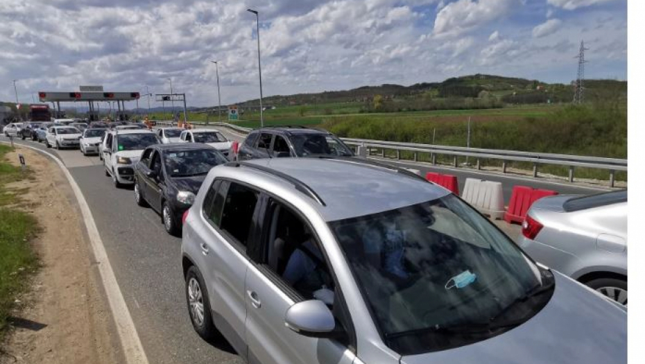 ZA NEVERICU: Bežao od policije suprotnom trakom auto-puta i to vozeći u rikverc